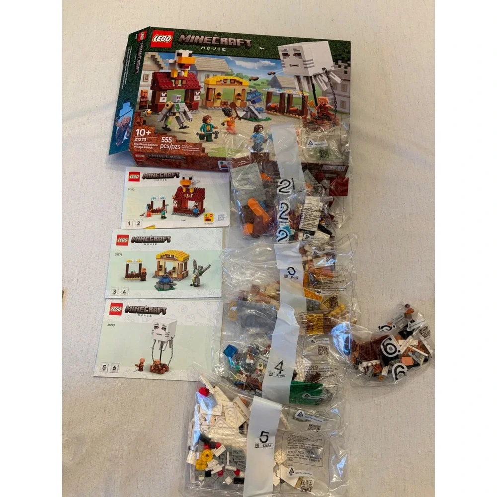 LEGO Minecraft The Ghast Balloon Village Attack 21273 Kids Multi New Open Box
